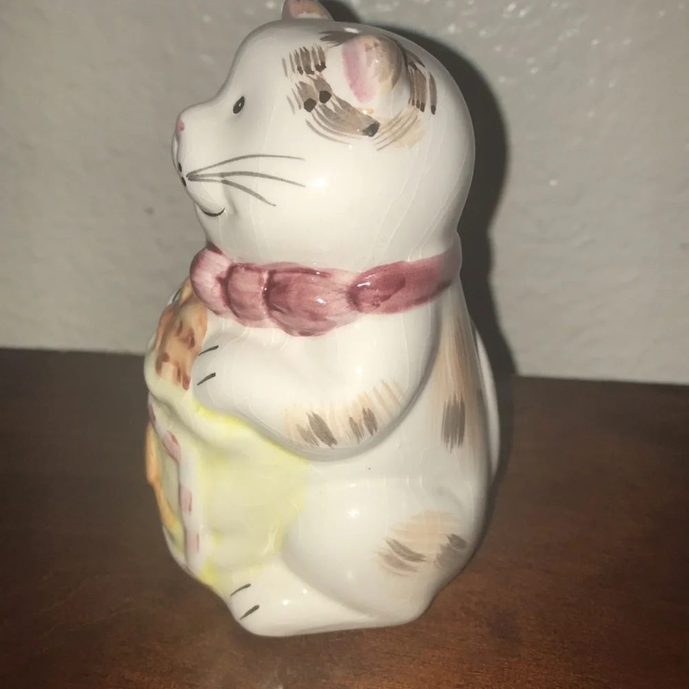 Matching Set Cat Salt and Pepper Shakers Cookies Bakers Unused Figurines